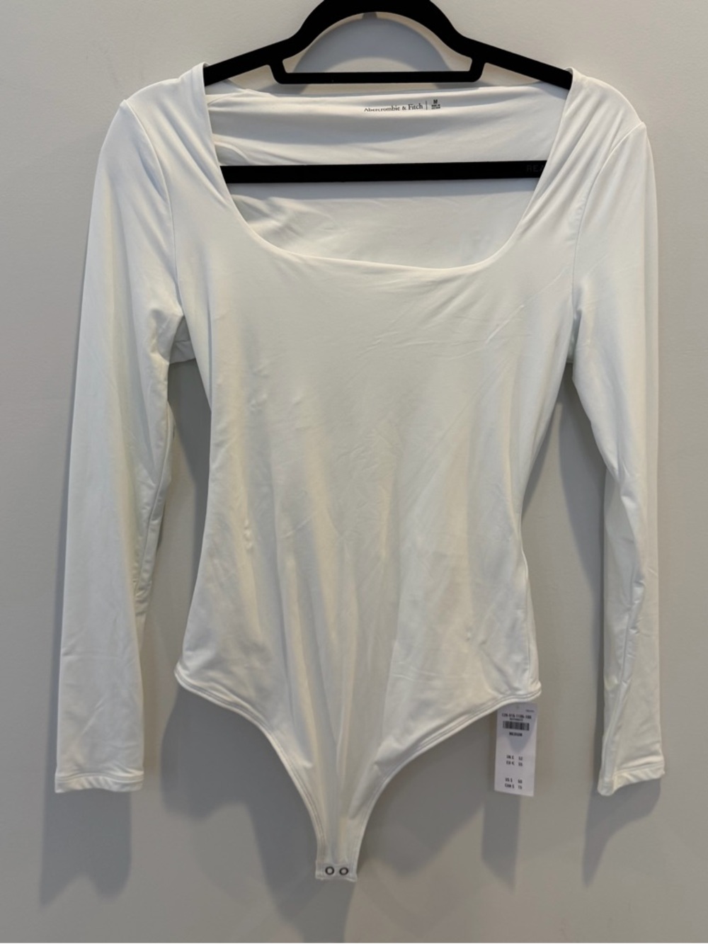 ✨BNWT✨ Abercrombie & Fitch White Scoop Neck Long-Sleeve Bodysuit - Size M